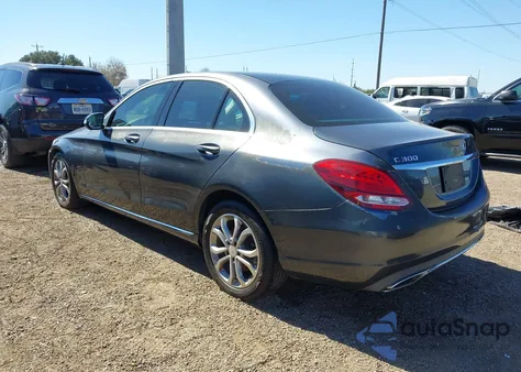 2015 Mercedes-Benz C 300 Luxury/Sport из США, поврежденный, VIN 55SWF4JB9FU057595